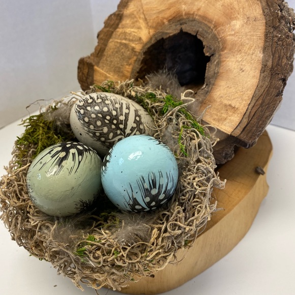 Wooden eggs with moss nest Hand crafted cottagecore decoration - Picture 3 of 4
